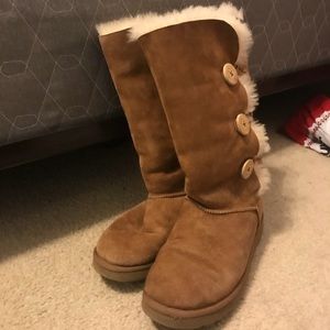 UGGs with 3 bailey buttons